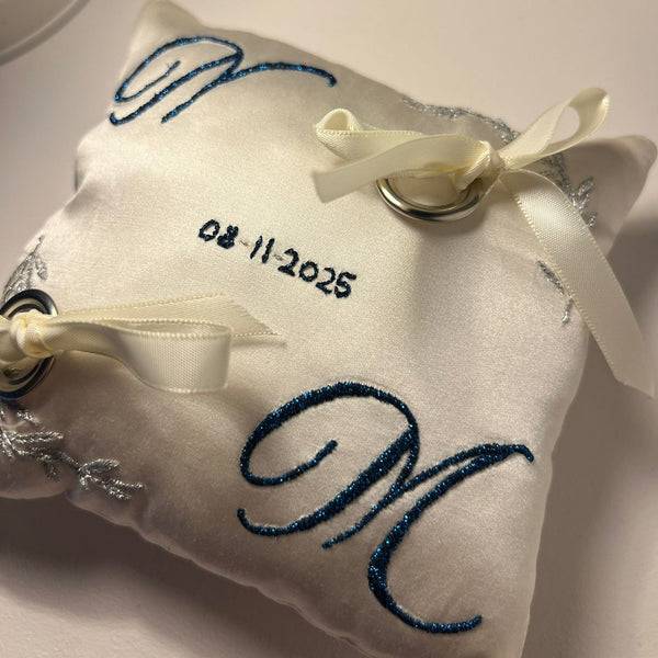 Porte-alliances brodé : l’accessoire du jour J qui devient un souvenir