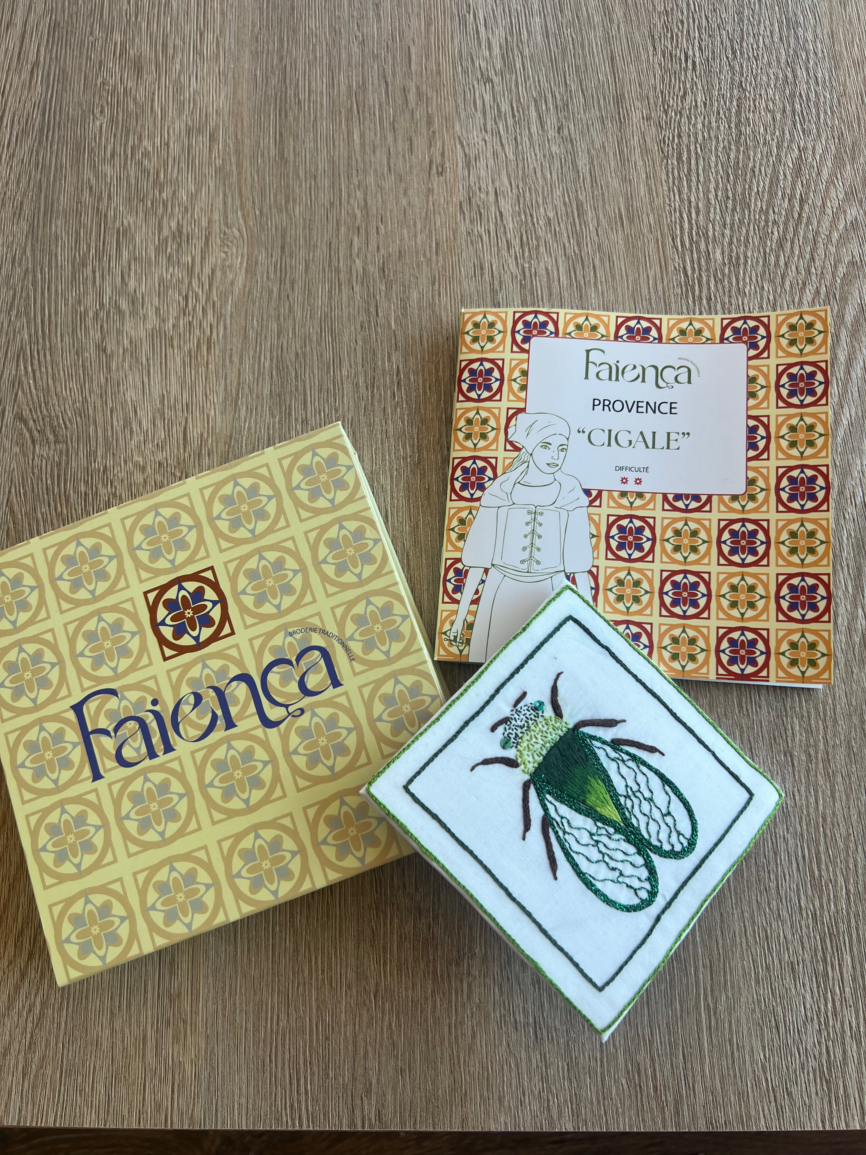 Kit de broderie - Motif Cigale (tout inclus)