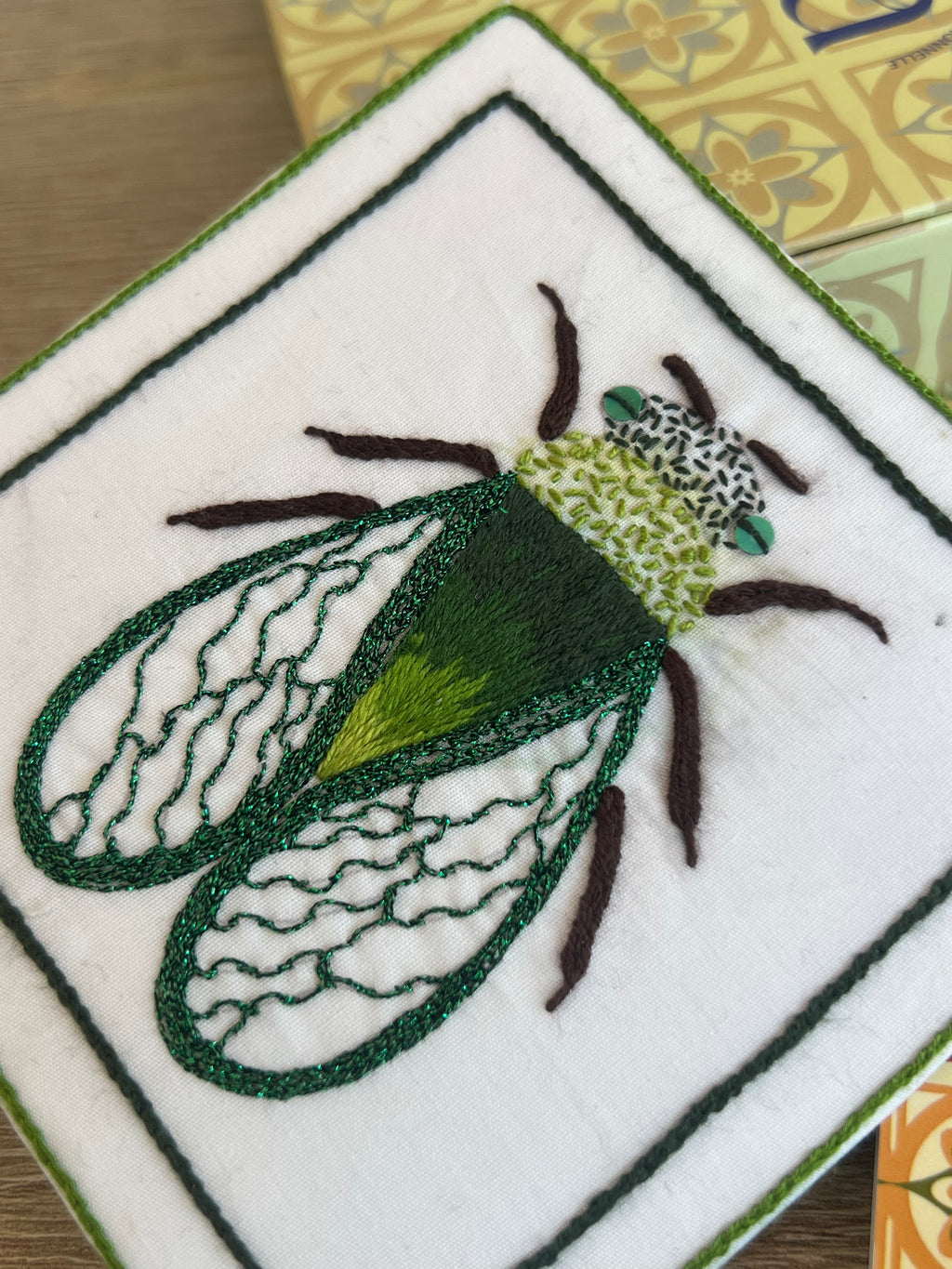 Kit de broderie Cigale Faïença, motif provençal et fournitures