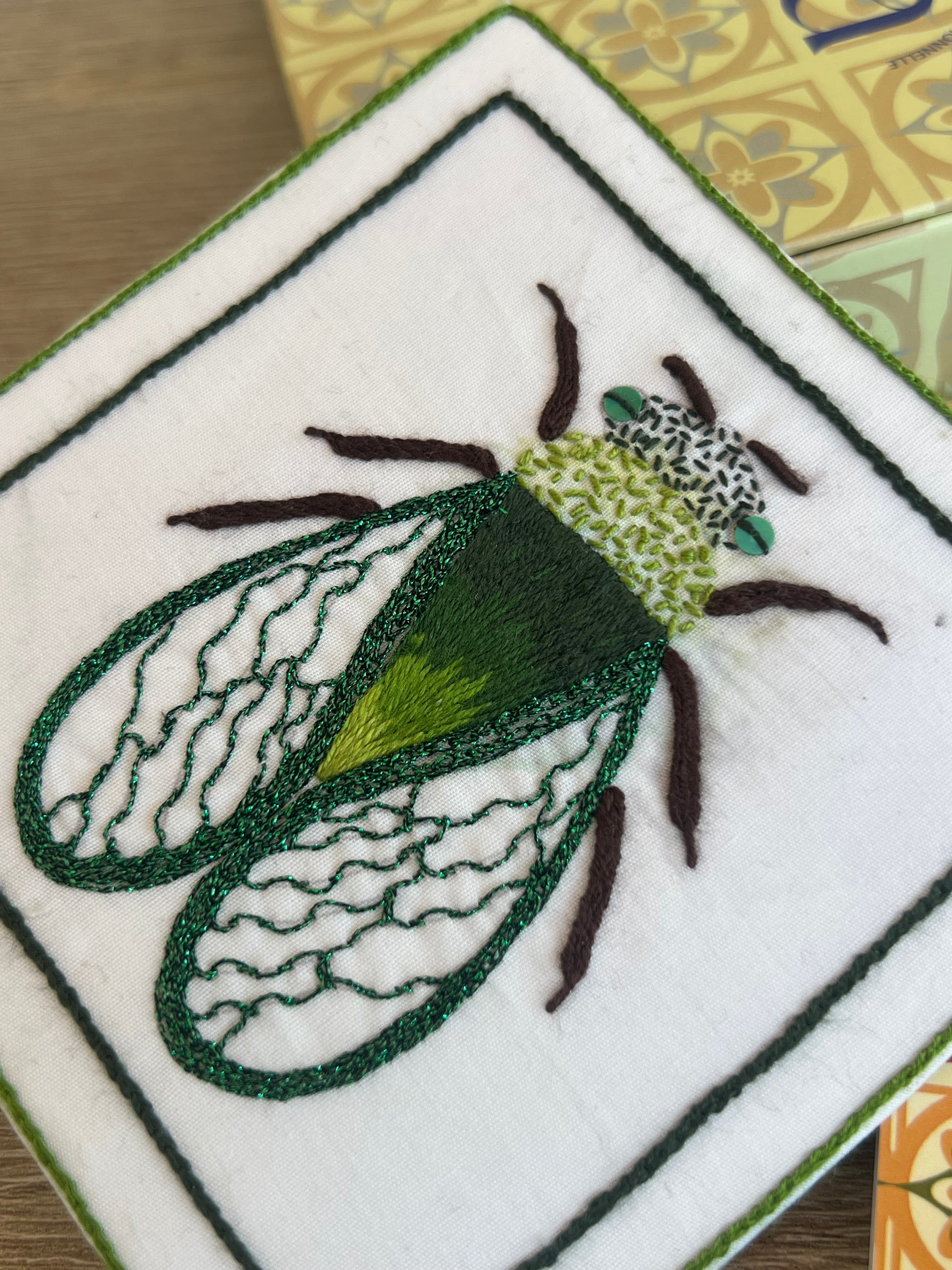 Kit de broderie Cigale Faïença, motif provençal et fournitures