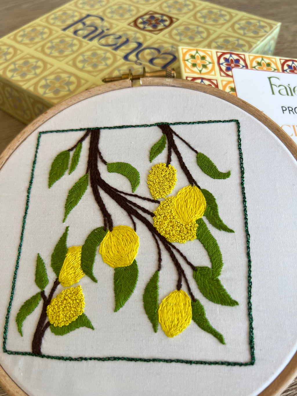 Kit broderie Citron, livret explicatif et carte de fils