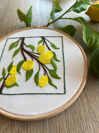 Détail kit broderie Citron, fils colorés
