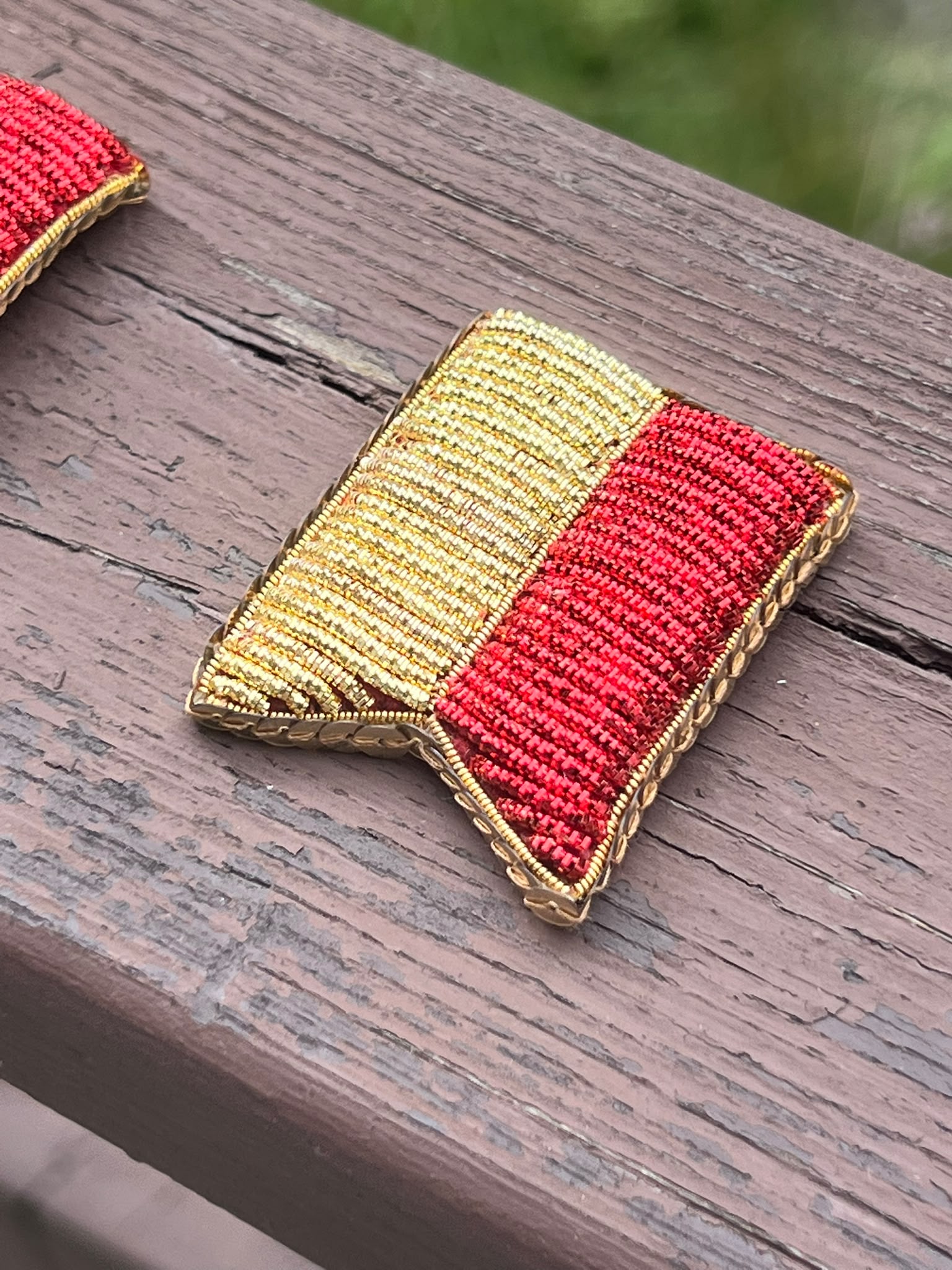 Magnet brodé – Drapeau provençal rouge et or