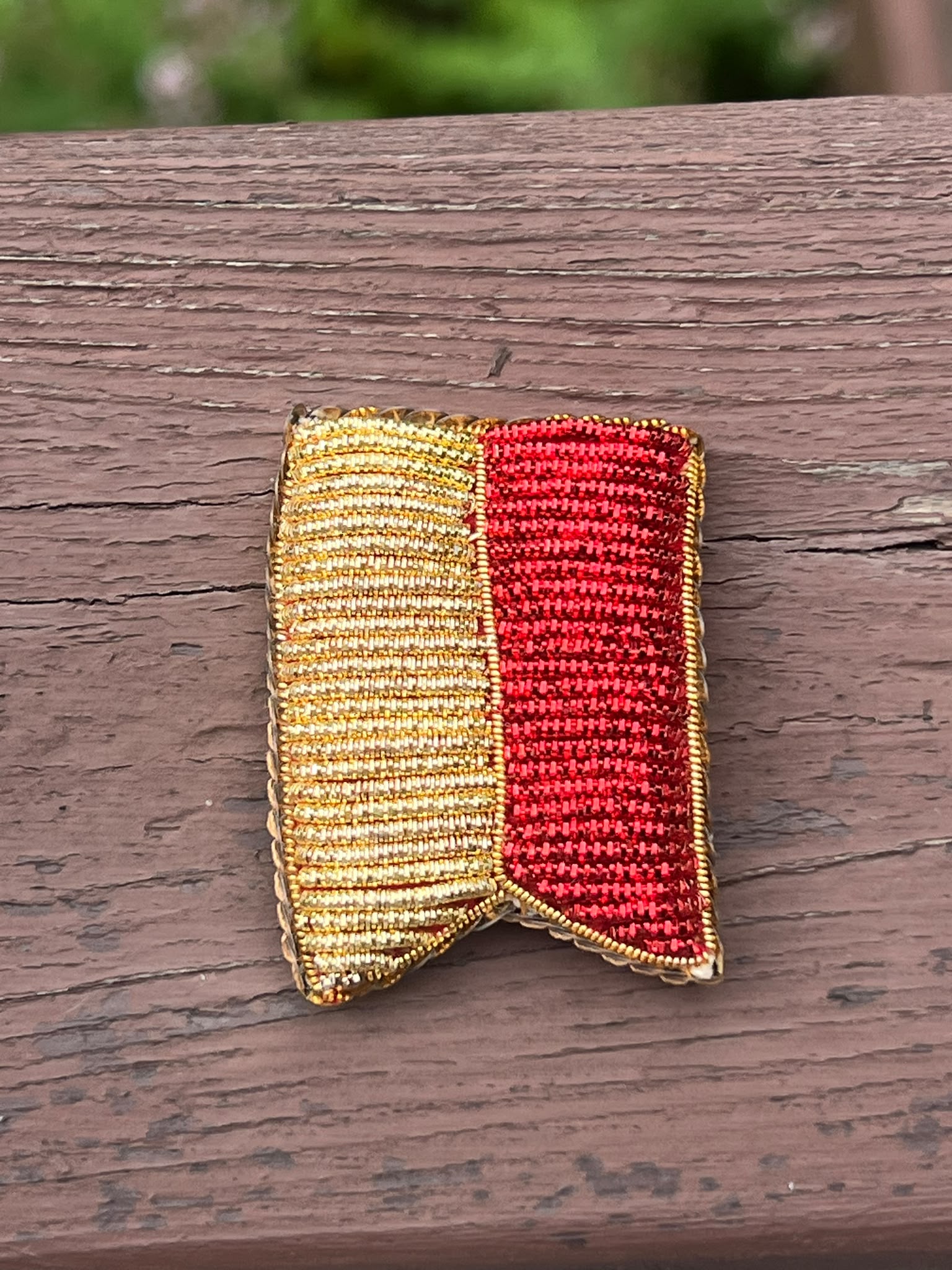 Magnet brodé – Drapeau provençal rouge et or