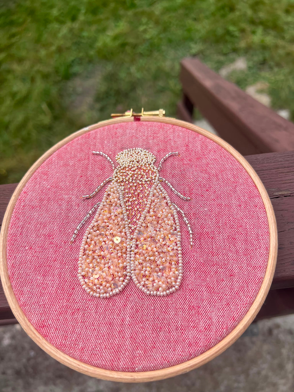 Cigale brodée à la main | Broderie d’art provençale