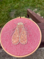 Cigale brodée à la main | Broderie d’art provençale