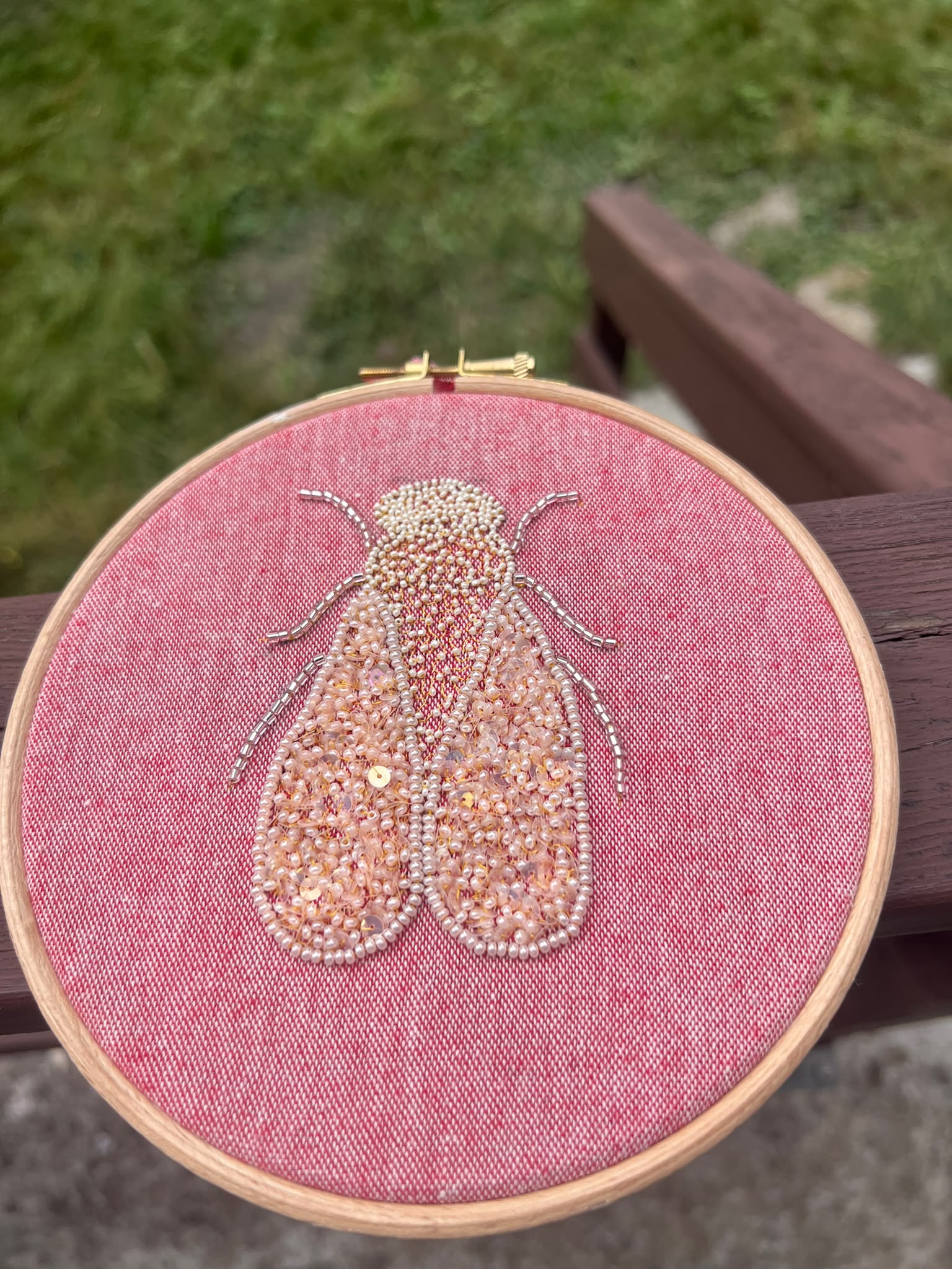 Cigale brodée à la main | Broderie d’art provençale