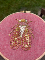 Cigale brodée à la main | Broderie d’art provençale