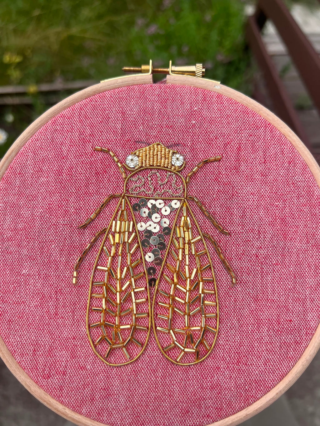 Cigale brodée à la main | Broderie d’art provençale