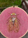 Cigale brodée à la main | Broderie d’art provençale