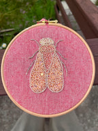 Cigale brodée à la main | Broderie d’art provençale