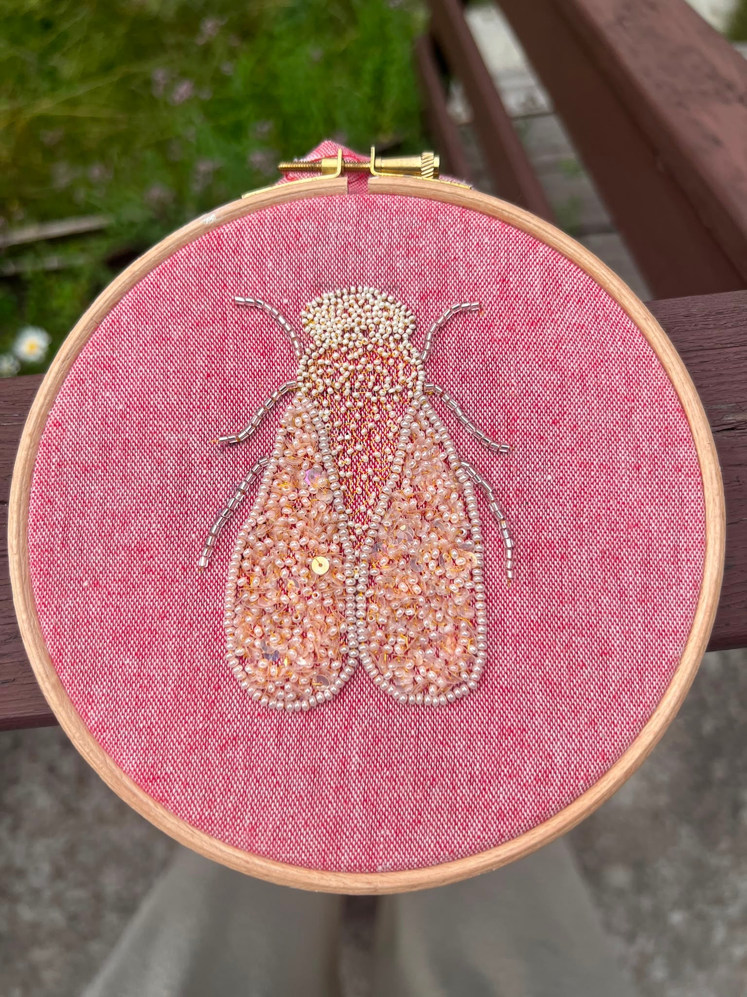 Cigale brodée à la main | Broderie d’art provençale