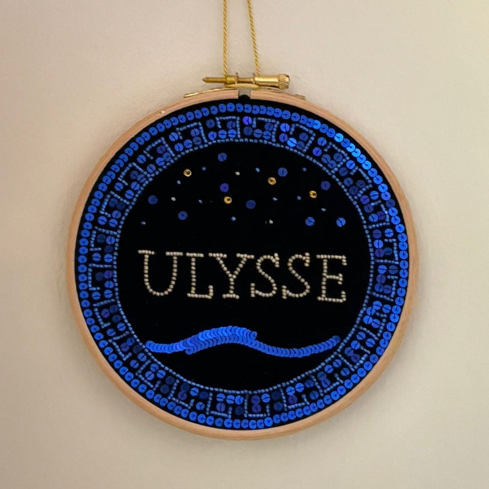 Broderie personnalisée naissance Faïença, prénom brodé sur tambour, cadeau fait main