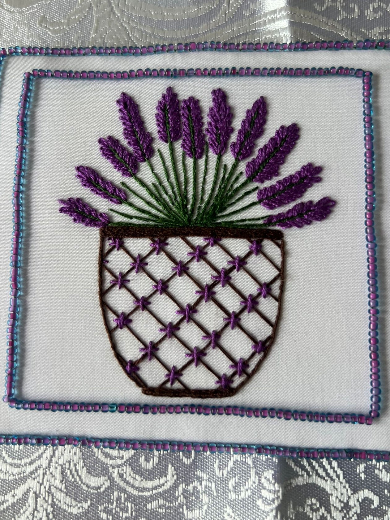 Broderie Lavande Faïença, brins de lavande brodés main, Provence