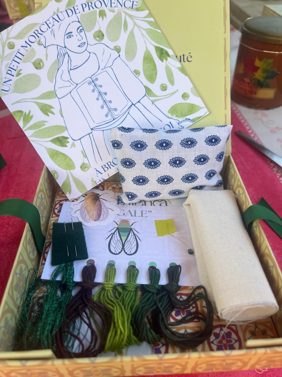 Kit de broderie - Motif Cigale (tout inclus)