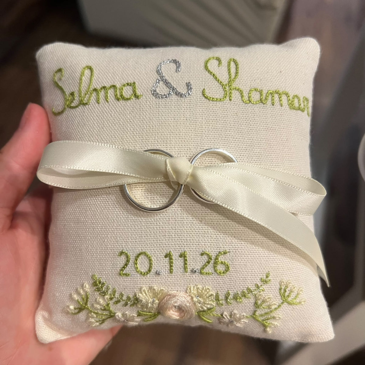 Broderie personnalisée sur tambour - Prénom + motif floral ou fruité | Cadeau naissance fait main
