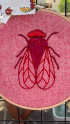 Cigale brodée à la main | Broderie d’art provençale