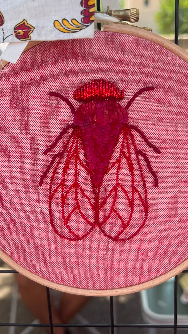 Cigale brodée à la main | Broderie d’art provençale